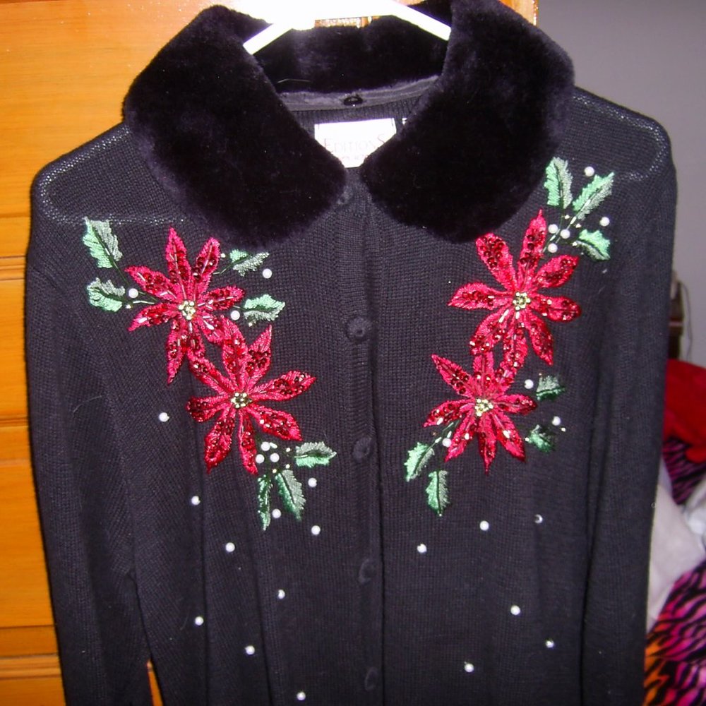 Size L Poinsettia/Holly sequin bead pearl  Christmas Sweater